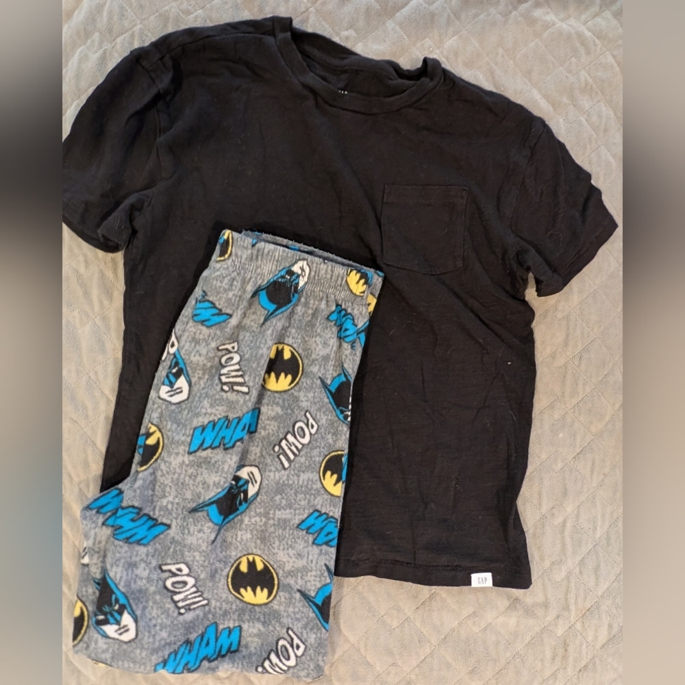 Gap Kids Size 8 Black T-Shirt and Batman Gray Pajama Set